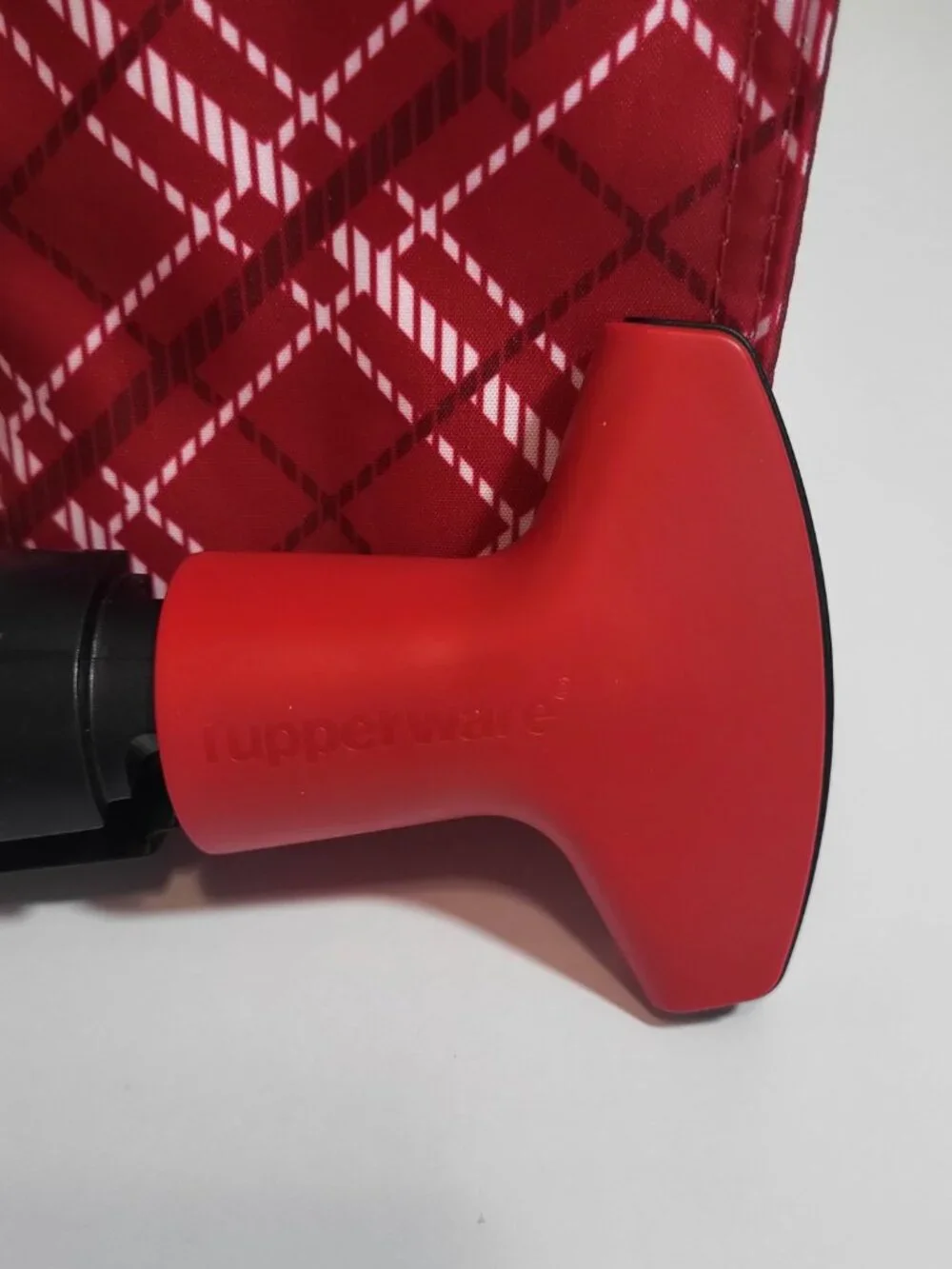 Tupperware Insulated Wine Bottle Holder & Corkscrew Set Red Plaid New